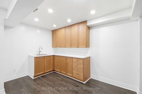 Photo 30 at 212 Venice Gate Drive, Vellore Village, Vaughan