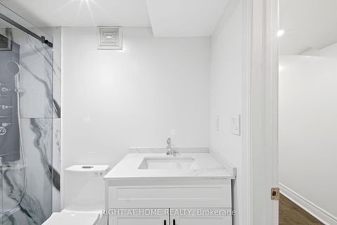 Photo 32 at 212 Venice Gate Drive, Vellore Village, Vaughan