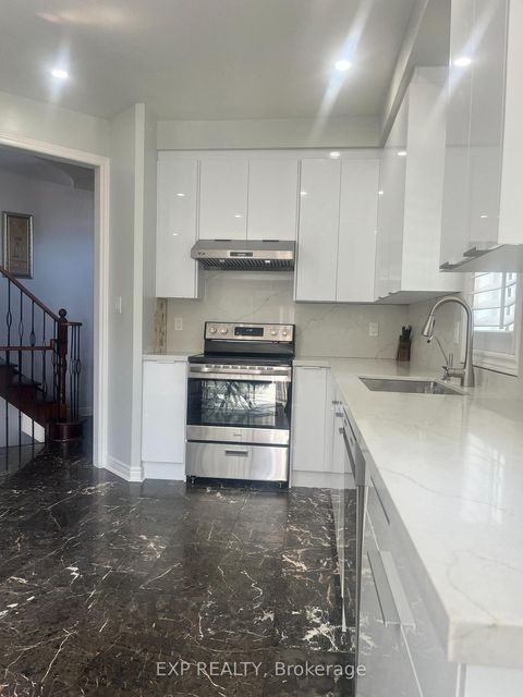 Photo 9 at 129 Ledge Rock Drive, Vellore Village, Vaughan