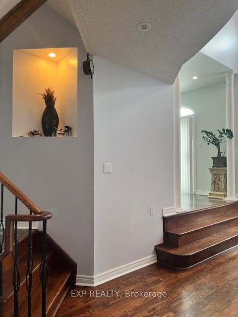 Photo 17 at 129 Ledge Rock Drive, Vellore Village, Vaughan