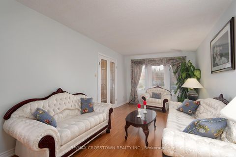 Photo 9 at 119 Fieldgate Drive, Maple, Vaughan