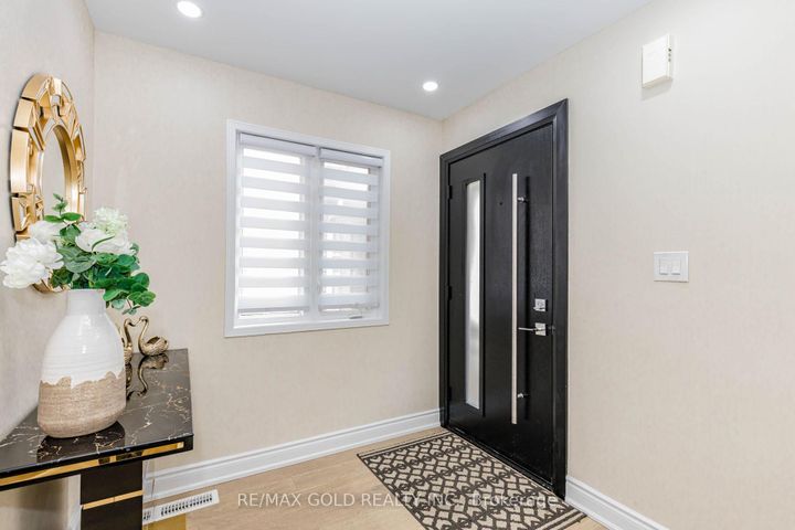 Photo 4 at 23 Wild Indigo Crescent, Wellington, Brampton