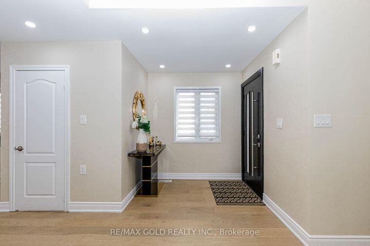 Photo 5 at 23 Wild Indigo Crescent, Wellington, Brampton