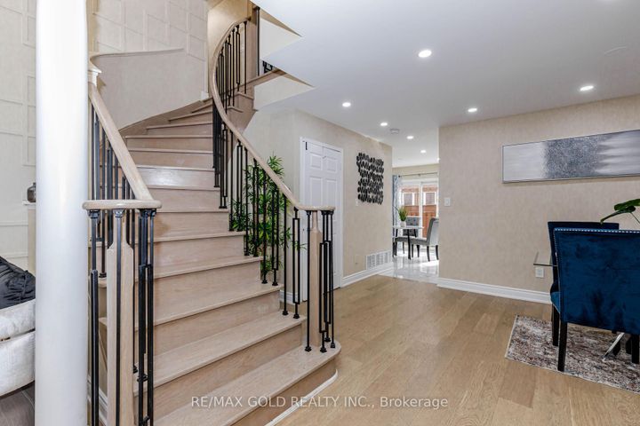 Photo 11 at 23 Wild Indigo Crescent, Wellington, Brampton