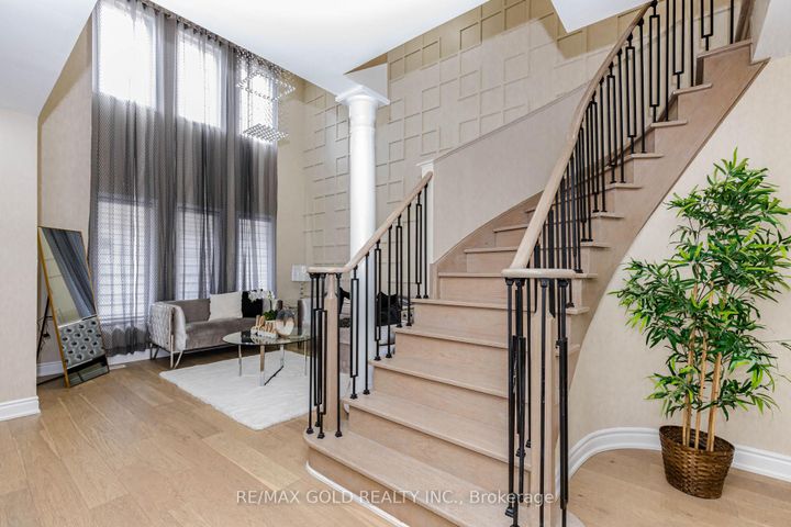 Photo 12 at 23 Wild Indigo Crescent, Wellington, Brampton