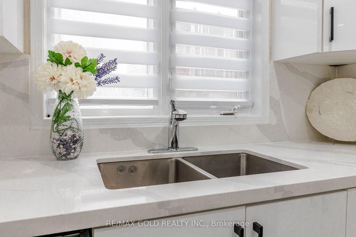 Photo 19 at 23 Wild Indigo Crescent, Wellington, Brampton