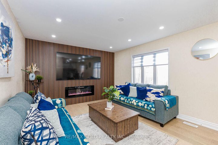 Photo 23 at 23 Wild Indigo Crescent, Wellington, Brampton