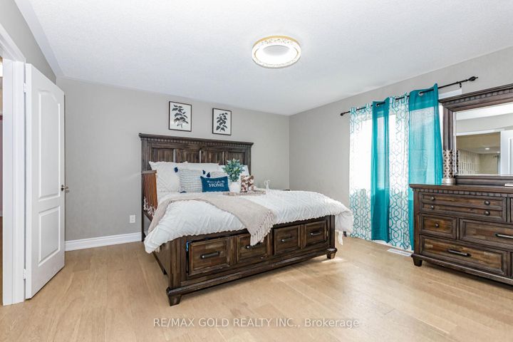 Photo 30 at 23 Wild Indigo Crescent, Wellington, Brampton