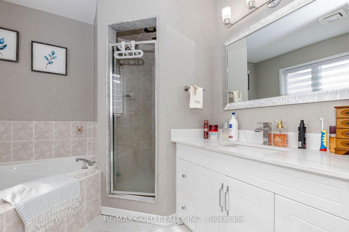 Photo 32 at 23 Wild Indigo Crescent, Wellington, Brampton