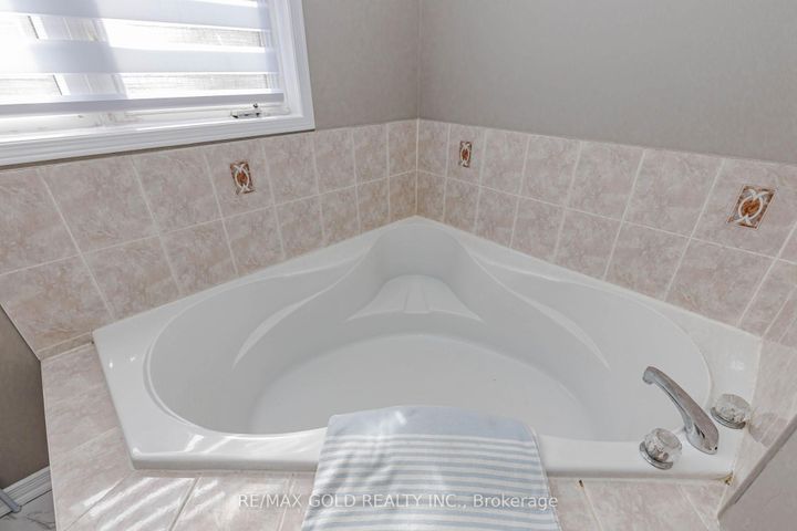 Photo 33 at 23 Wild Indigo Crescent, Wellington, Brampton