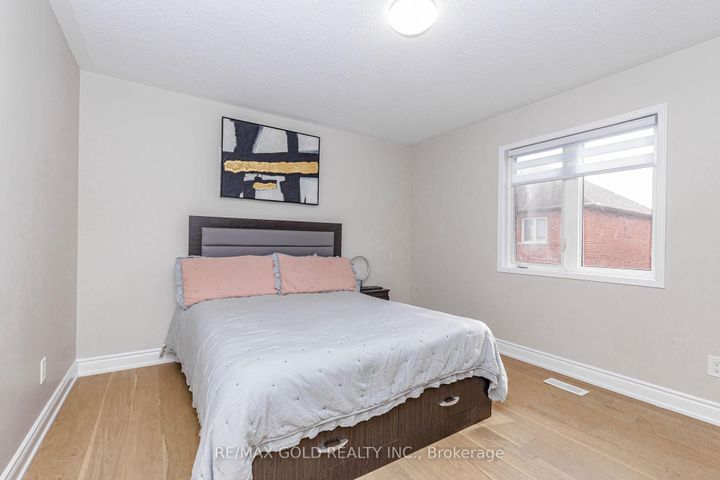 Photo 34 at 23 Wild Indigo Crescent, Wellington, Brampton