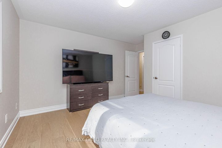 Photo 35 at 23 Wild Indigo Crescent, Wellington, Brampton