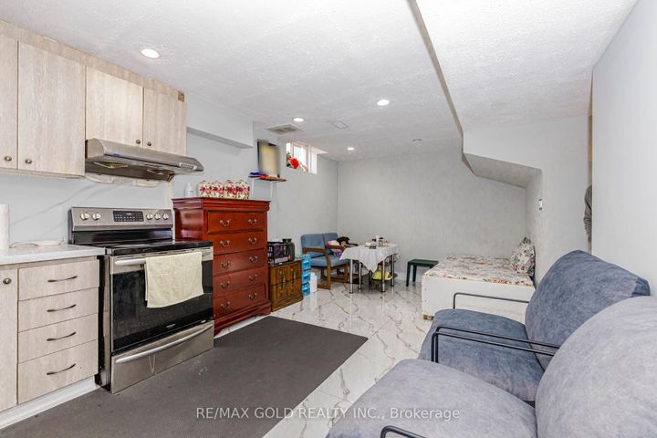 Photo 42 at 23 Wild Indigo Crescent, Wellington, Brampton