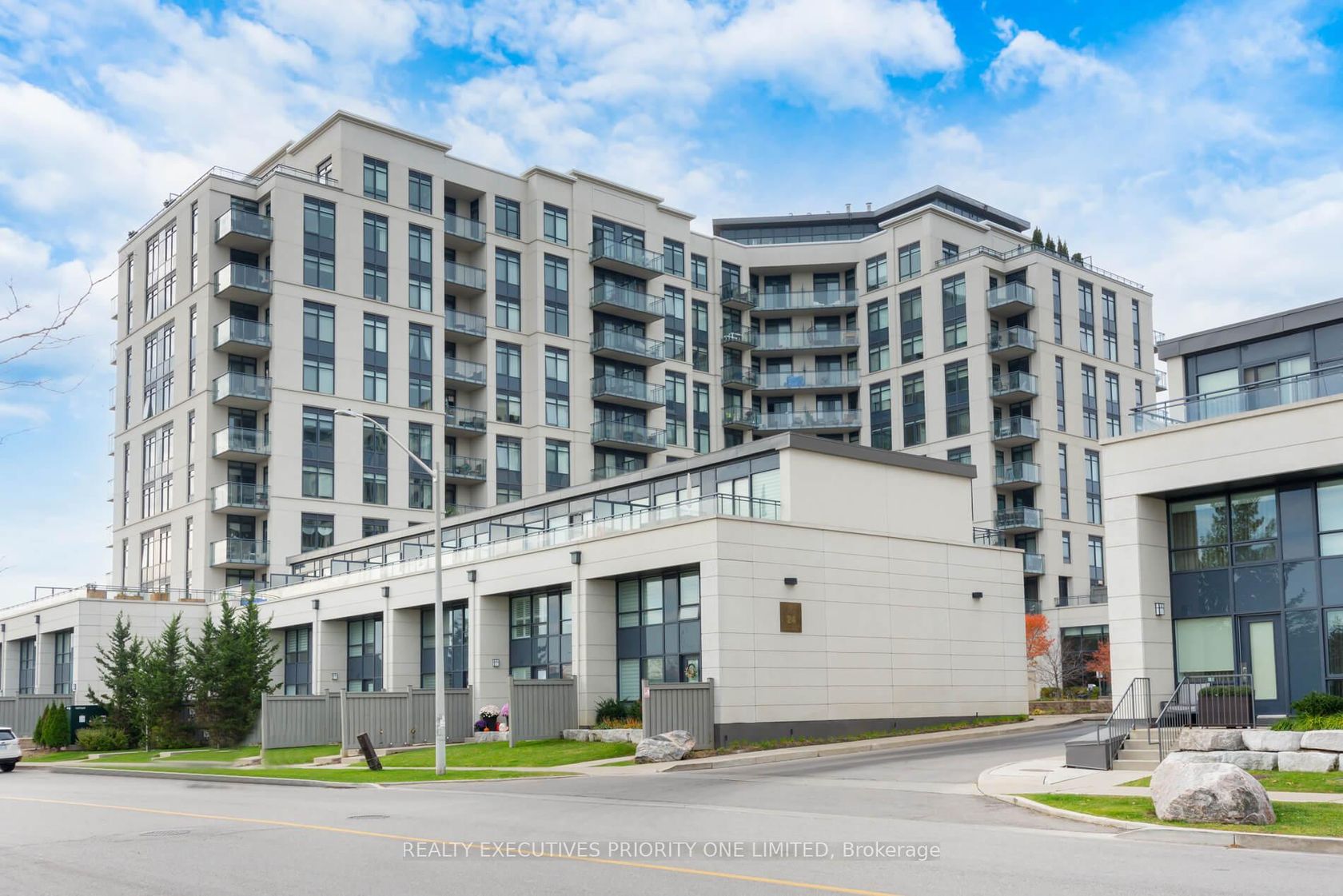 511 - 24 Woodstream Boulevard, Vaughan Grove, Vaughan photo 8