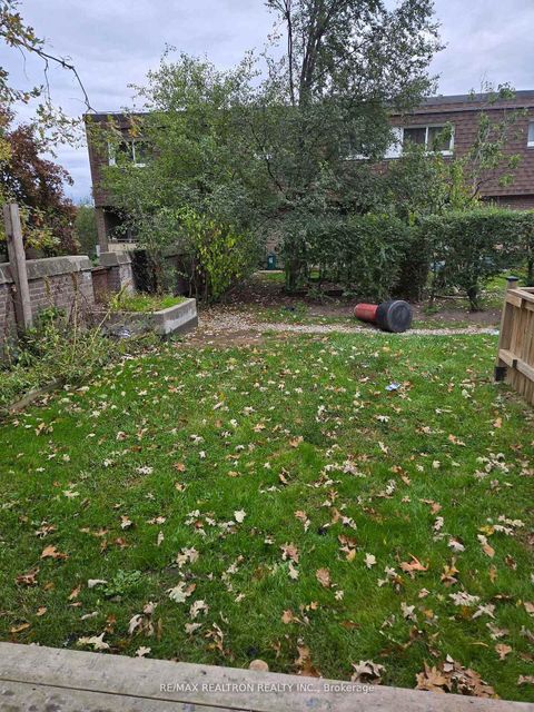 Photo 13 at 885 - 36 Tandridge Crescent, Old Rexdale, Toronto