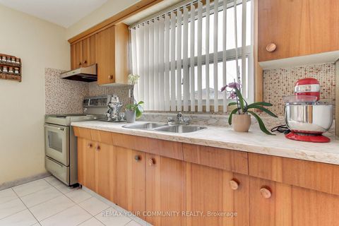 Photo 12 at 48 North Woodrow Boulevard, Birchmount, Toronto