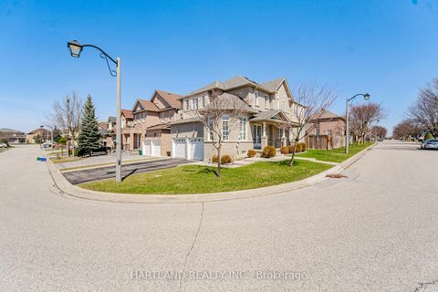 Photo 2 at 8 Westchester Crescent, Berczy, Markham