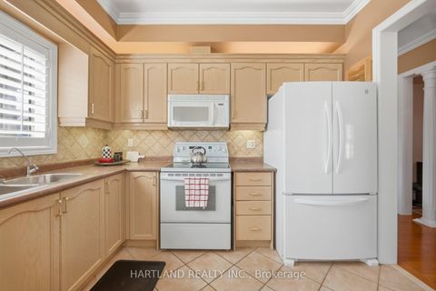 Photo 17 at 8 Westchester Crescent, Berczy, Markham