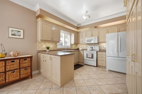 Photo 18 at 8 Westchester Crescent, Berczy, Markham