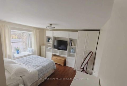 Photo 3 at 27 Kathrose Drive, Pleasant View, Toronto