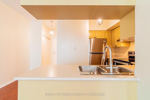 Photo 5 at 918 - 230 Queens Quay W, Waterfront Communities C1, Toronto