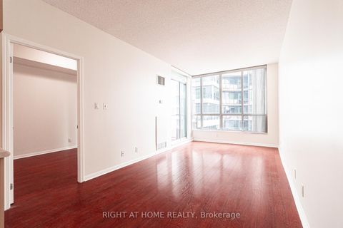 Photo 8 at 918 - 230 Queens Quay W, Waterfront Communities C1, Toronto