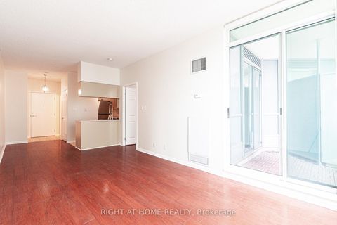 Photo 10 at 918 - 230 Queens Quay W, Waterfront Communities C1, Toronto