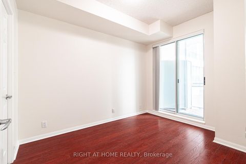 Photo 12 at 918 - 230 Queens Quay W, Waterfront Communities C1, Toronto