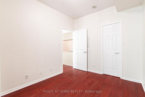 Photo 13 at 918 - 230 Queens Quay W, Waterfront Communities C1, Toronto