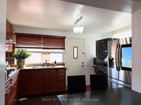 Photo 8 at 785 Lansdowne Avenue, Junction, Toronto