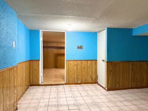 Photo 11 at 785 Lansdowne Avenue, Junction, Toronto