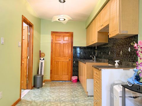 Photo 18 at 785 Lansdowne Avenue, Junction, Toronto