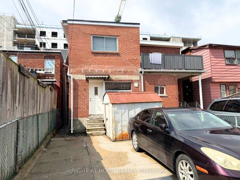 Photo 22 at 785 Lansdowne Avenue, Junction, Toronto