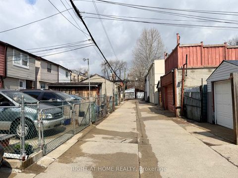 Photo 24 at 785 Lansdowne Avenue, Junction, Toronto