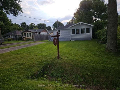 Photo 2 at 27 Blue Heron Drive, Pefferlaw, Georgina