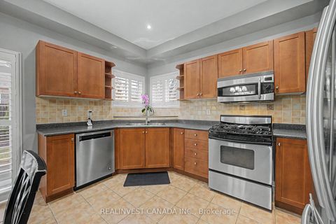 Photo 10 at 84 Worthington Avenue, Oak Ridges Lake Wilcox, Richmond Hill