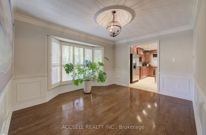 Photo 1 at 600 Highvalley Road, Ancaster, Hamilton