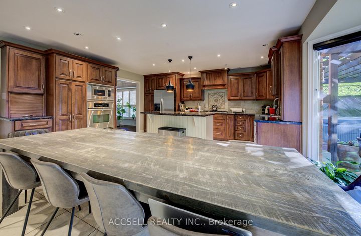 Photo 6 at 600 Highvalley Road, Ancaster, Hamilton