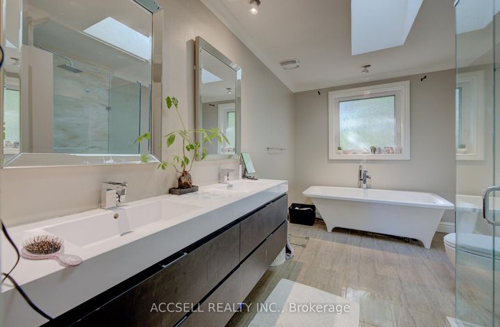 Photo 14 at 600 Highvalley Road, Ancaster, Hamilton