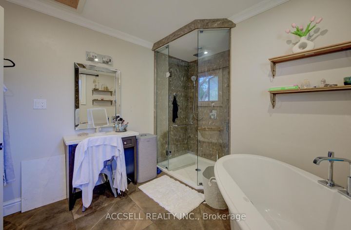 Photo 19 at 600 Highvalley Road, Ancaster, Hamilton