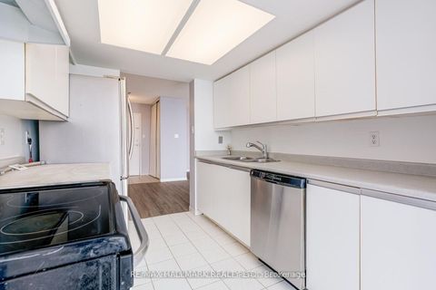 Photo 10 at 707 - 3 Rowntree Road, Jamestown, Toronto