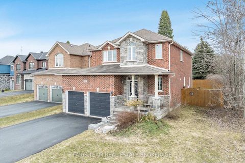 Photo 1 at 33 Auburn Court, Ardagh, Barrie