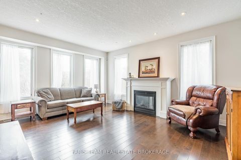 Photo 11 at 33 Auburn Court, Ardagh, Barrie