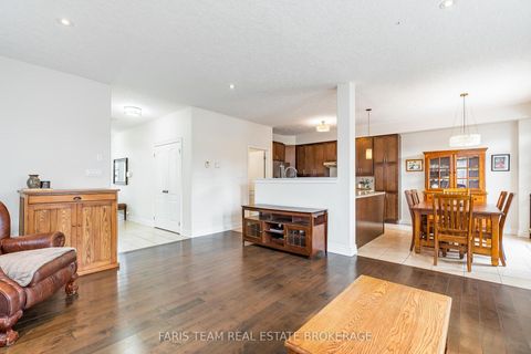 Photo 13 at 33 Auburn Court, Ardagh, Barrie