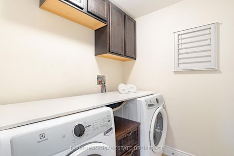 Photo 15 at 33 Auburn Court, Ardagh, Barrie