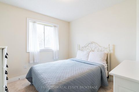 Photo 20 at 33 Auburn Court, Ardagh, Barrie