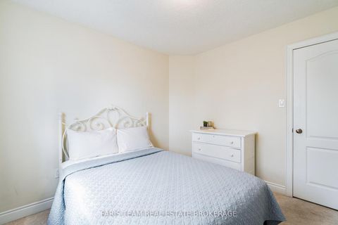 Photo 21 at 33 Auburn Court, Ardagh, Barrie