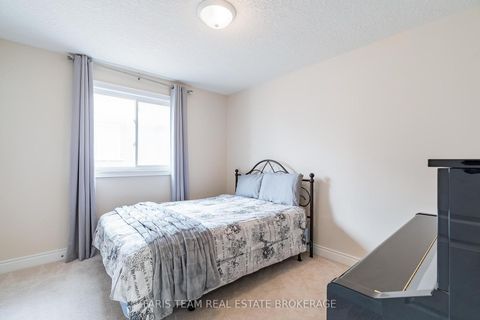 Photo 22 at 33 Auburn Court, Ardagh, Barrie