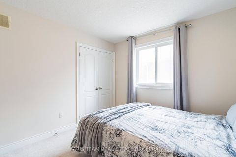 Photo 23 at 33 Auburn Court, Ardagh, Barrie