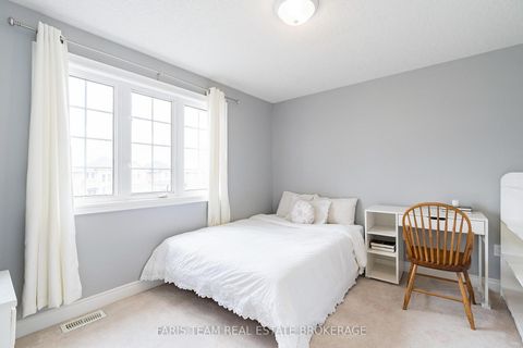 Photo 24 at 33 Auburn Court, Ardagh, Barrie